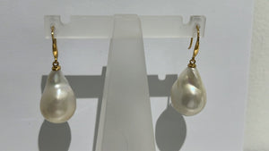mid-sized freshwater baroque earrings