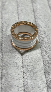 18k rose gold Authentic Bvlgari B.zero 1 ring in white ceramic