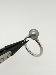 18k white gold ring with 8.2mm Tahitian pearl