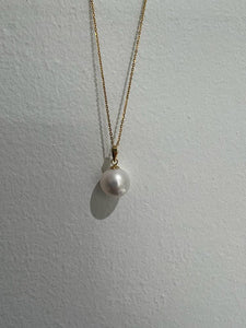 18k gold freshwater pearl pendant