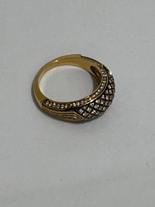Preowned 18k yellow gold ring with diamonds