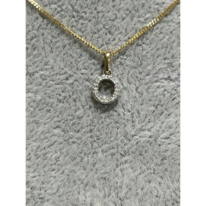 9k yellow and white gold round pendant with diamonds around 0.10cts; 0.43g; chain not included