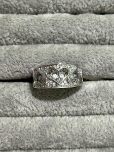 9k white gold ring with cubic zirconia