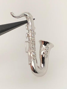 18k white gold saxophone-shaped brooch