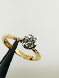 18k yellow gold solitaire ring