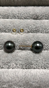 Tahitian studs with 18k yellow gold