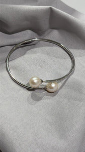 silver bangle with freshwater pearls; 5.03g