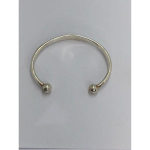 silver solid baby bangle with ID plate; 6.4g