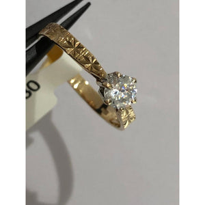 9k yellow gold antique ring with cz; 1.5g; size N