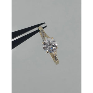ring in 9k yellow gold with cz 6mm and cz on shoulders; 1.2g, size M