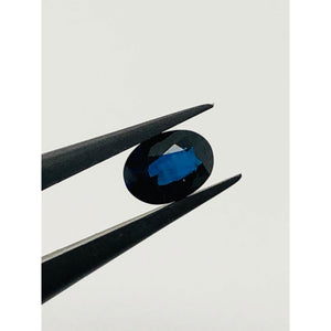 sapphire oval 0.88cts; 6.9x5.1x3mm; royal blue