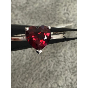 Silver ring with garnet; 2.7g; size L