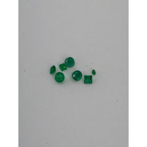 mixed parcel of natural emeralds, 0.915cts total