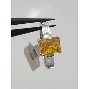 silver claw set amber cz solitaire ring ; size J; 3.7g; size of stone 6x8mm